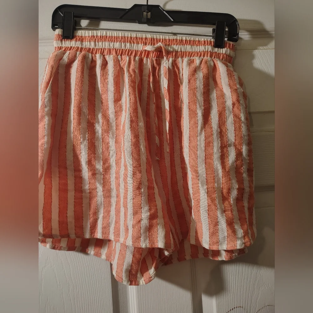 Women's Peach & White Striped Pajama Set - Button-Front Top & Elastic Shorts Sma - Picture 4 of 4